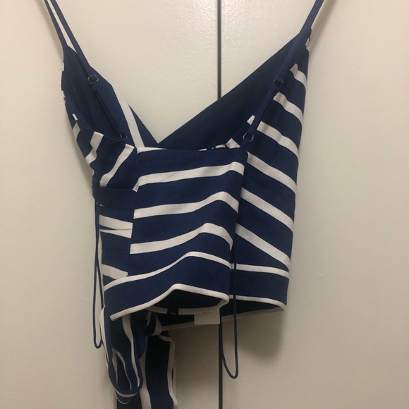 NWT $225 Alice + Olivia Rayna Surplice Crop Top in size 8! - Picture 11 of 13